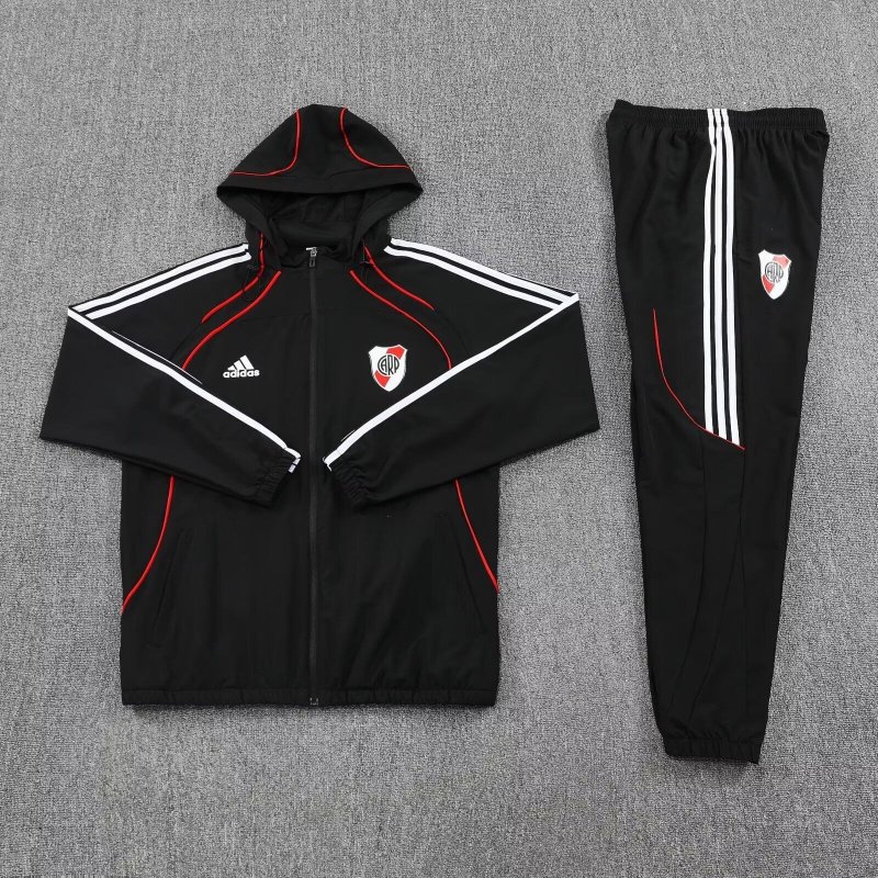 River Plate Chandal Cortavientos con Capucha Negro 25-26 River Plate Chandal Cortavientos con Capucha Negro 25-26